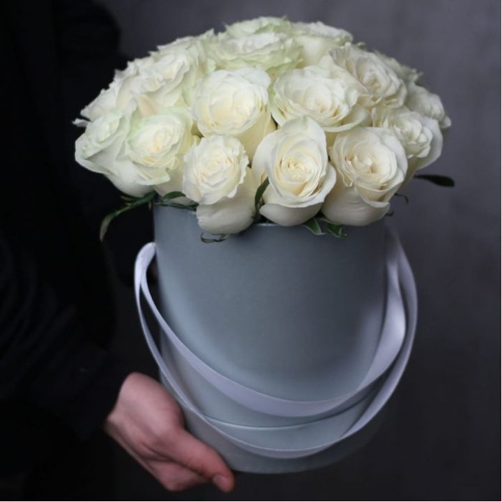 15 белых роз в цилиндре в Екатеринбурге