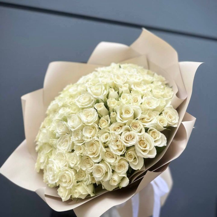 101 белая роза Атена в Екатеринбурге