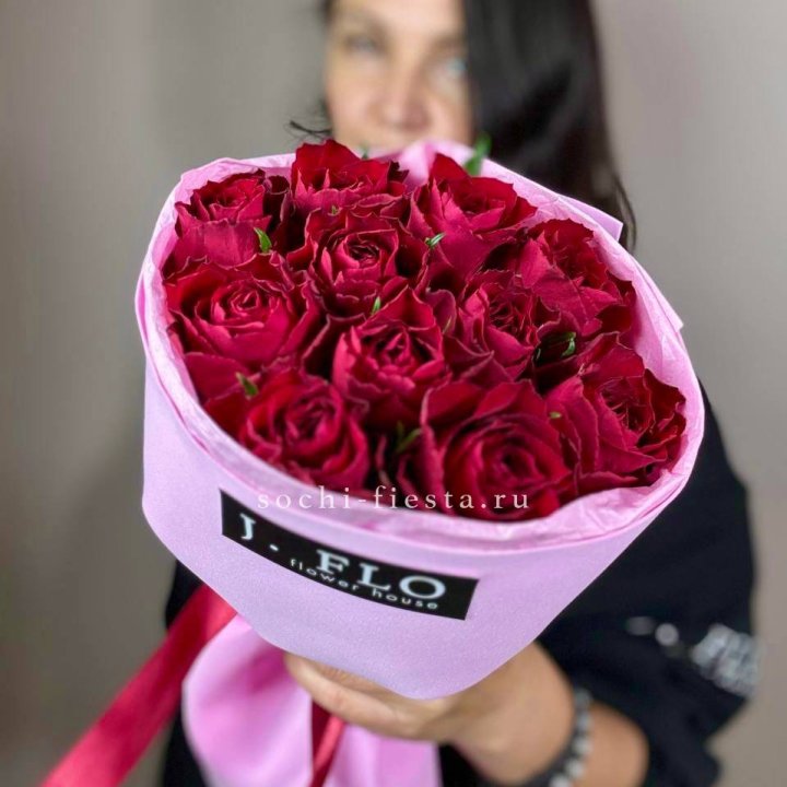 11 красных роз мадам ред в Екатеринбурге