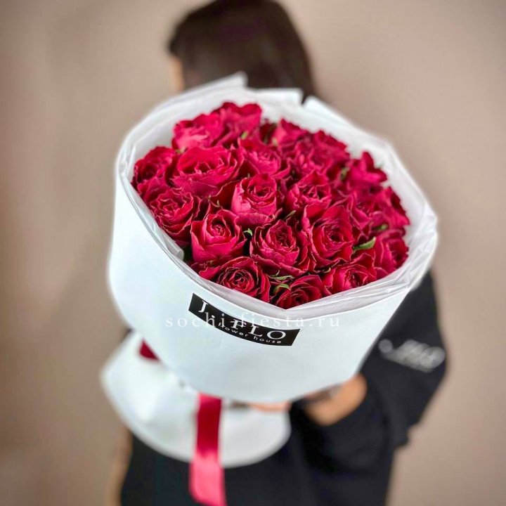 Букет красных роз мадам ред в Екатеринбурге