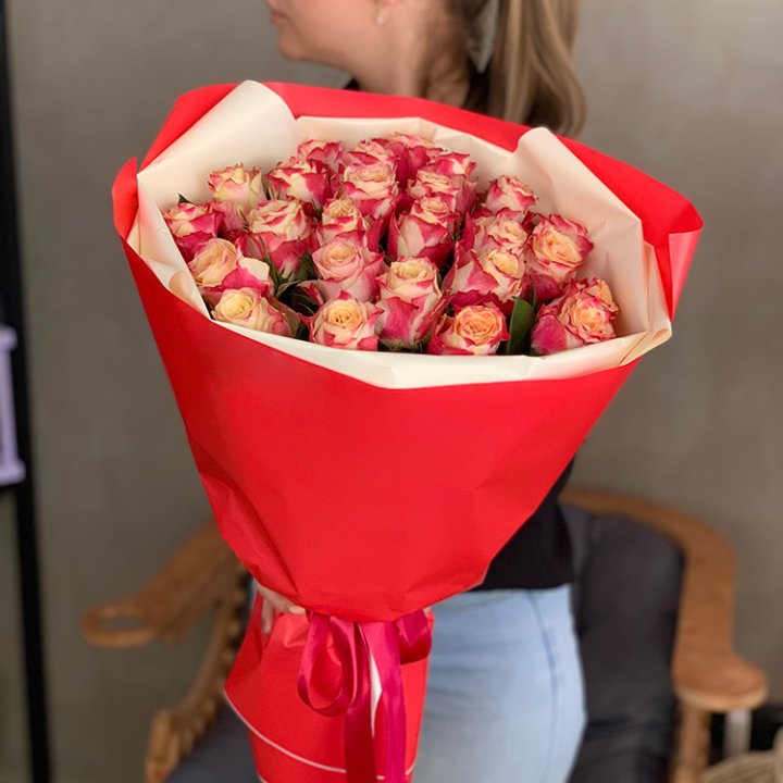 Букет роз Chapeau в Екатеринбурге