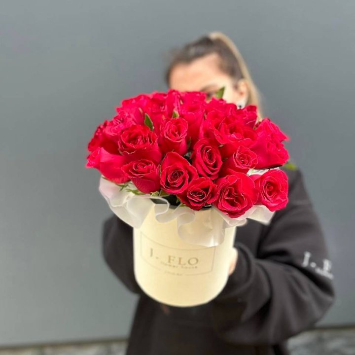 27 кенийских роз в боксе в Екатеринбурге