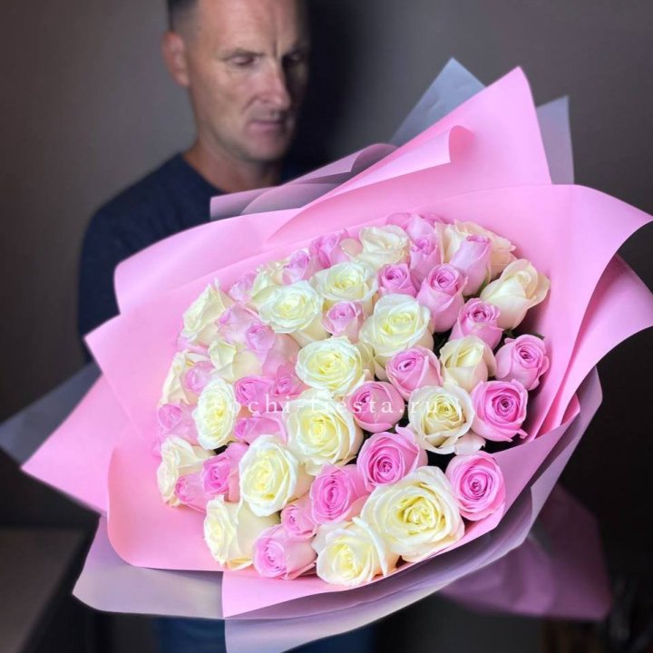 51 белых и розовых роз в Екатеринбурге