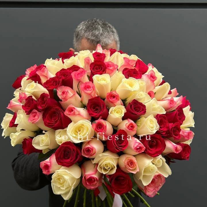 101 разноцветная роза "Джули" в Екатеринбурге