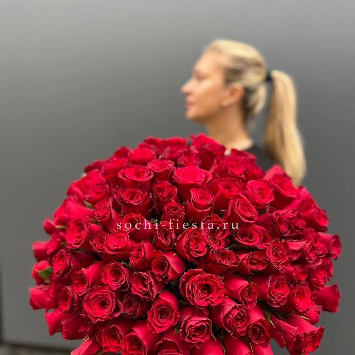 Охапка из 101 красной розы в Екатеринбурге