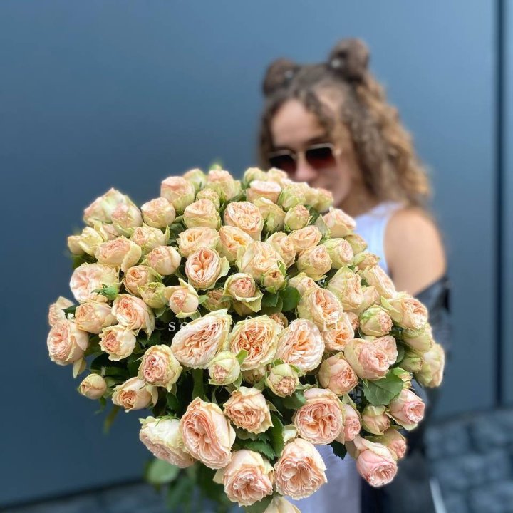 25 пионовидных роз в Екатеринбурге