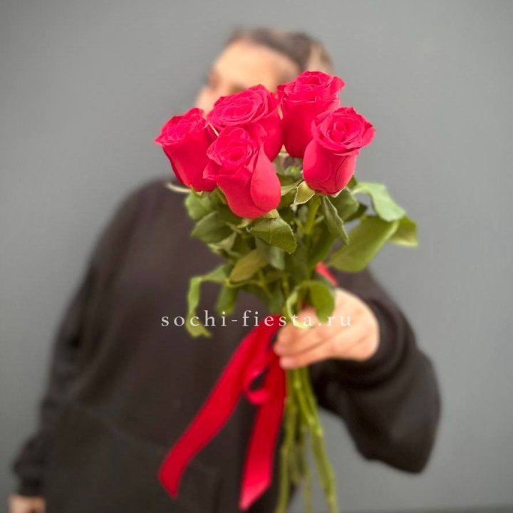 Букет 5 красных роз  в Екатеринбурге