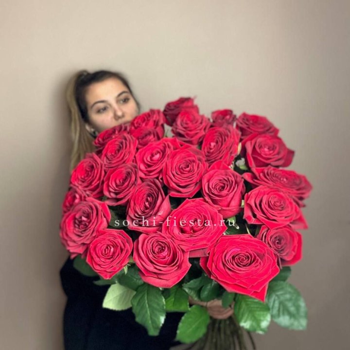 25 высоких роз в Екатеринбурге