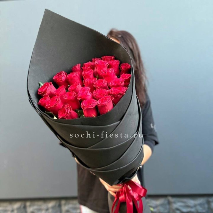 25 высоких красных роз в Екатеринбурге