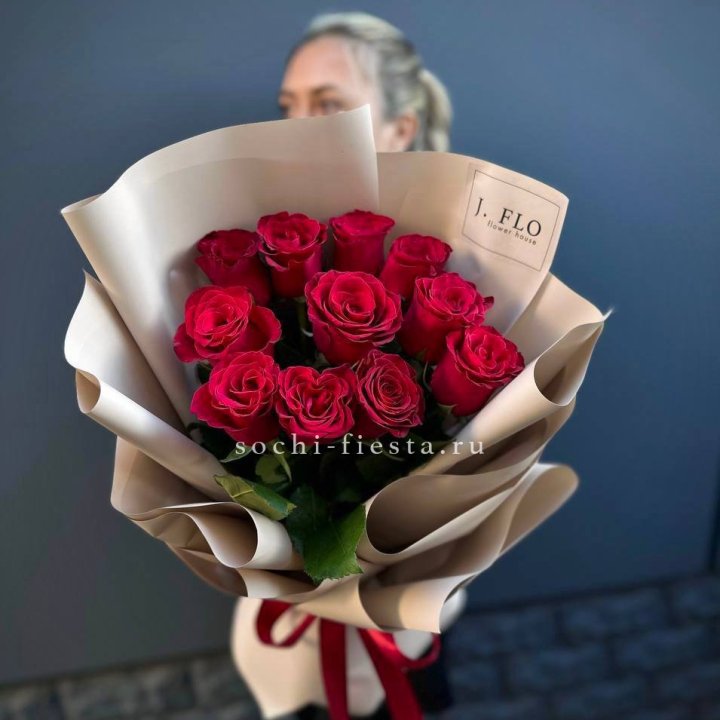 Букет красных роз "Наоми" в Екатеринбурге