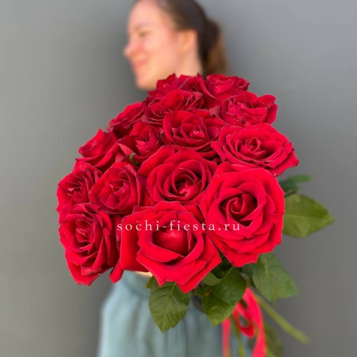 15 красных роз под ленту в Екатеринбурге