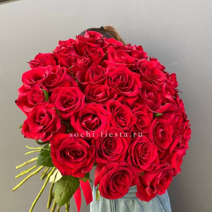 35 красных роз под ленту в Екатеринбурге