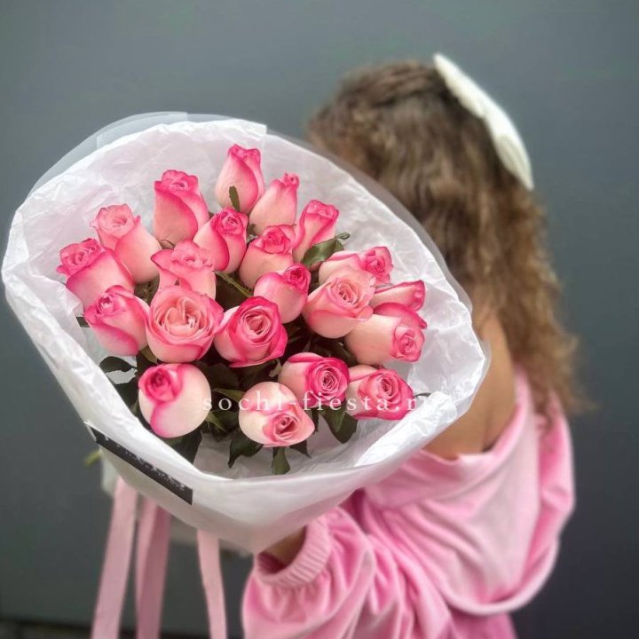 21 розовые розы Венди  в оформлении в Екатеринбурге