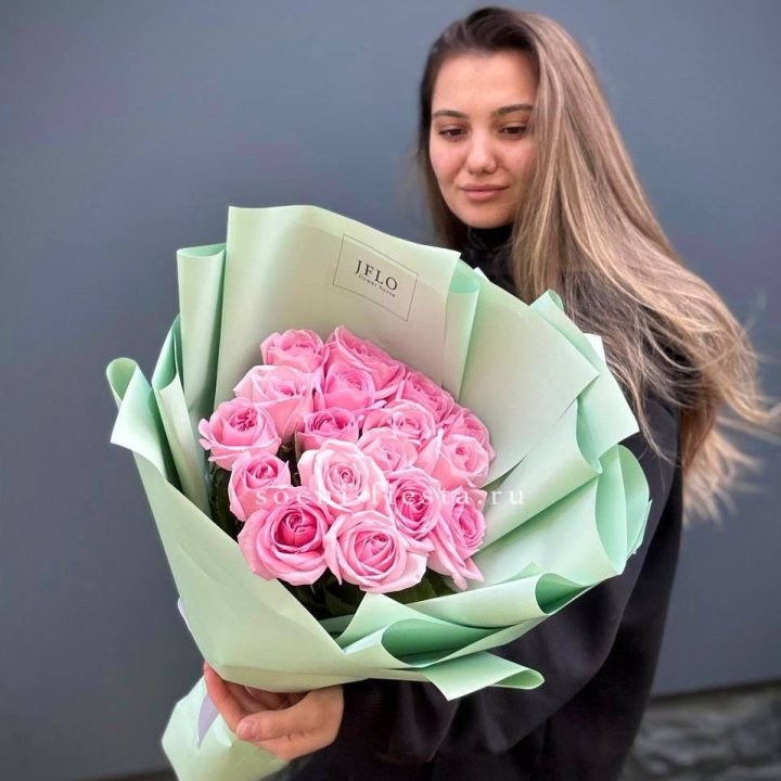 17 розовых роз в Екатеринбурге