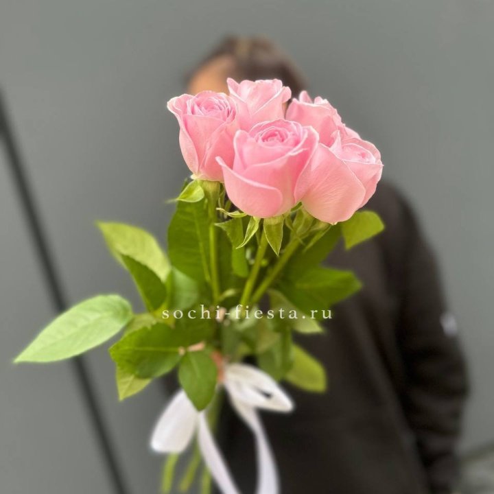 Букет 5 розовых роз  в Екатеринбурге