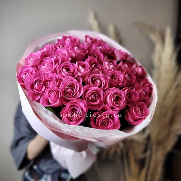 35 розовых роз  в Екатеринбурге