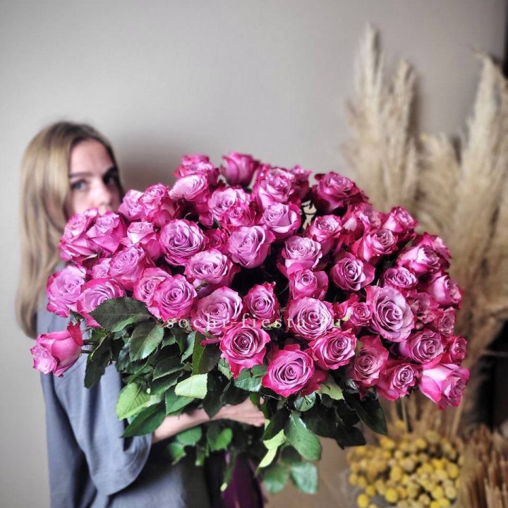 Охапка высоких роз Деп перпел в Екатеринбурге