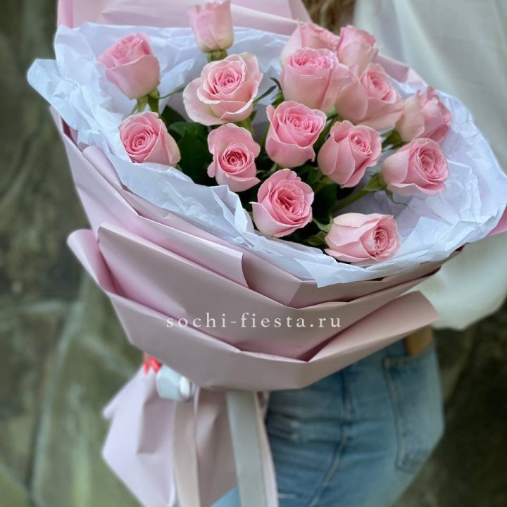 Розовые розы в авторском оформлении в Екатеринбурге