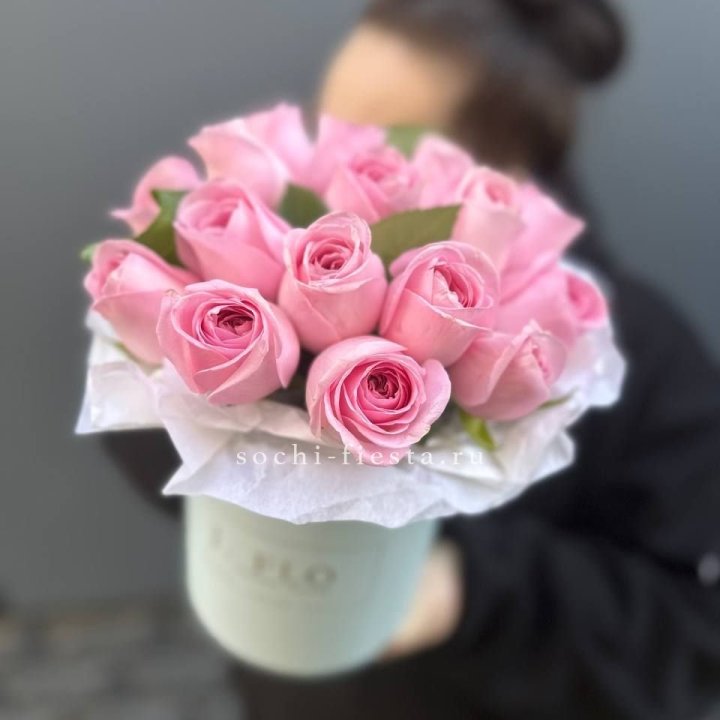 17 розовых роз в цилиндре в Екатеринбурге