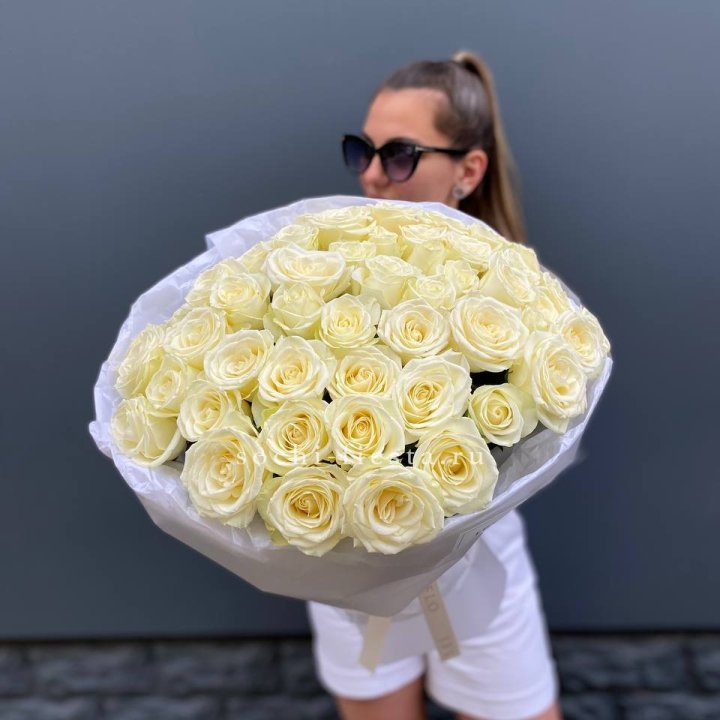 51 белая роза  в Екатеринбурге