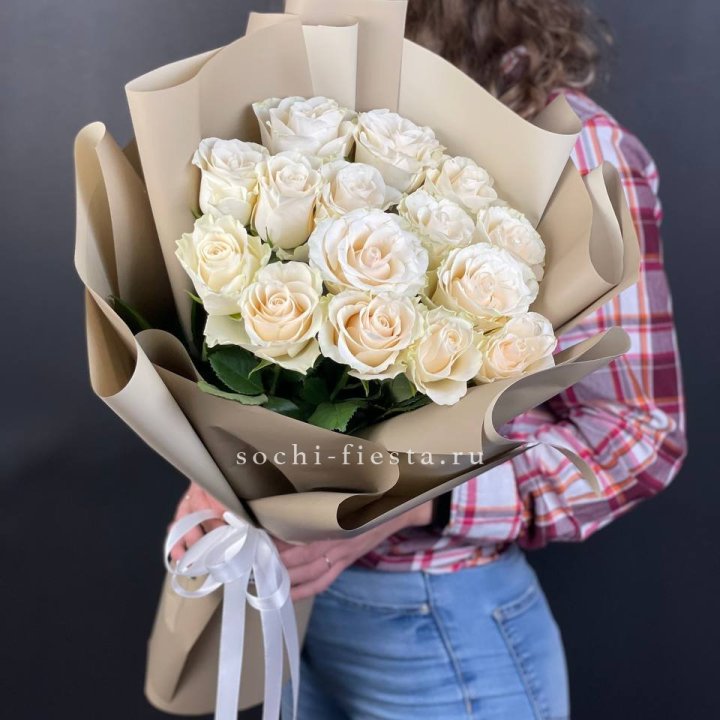 15 белых роз кофе в Екатеринбурге