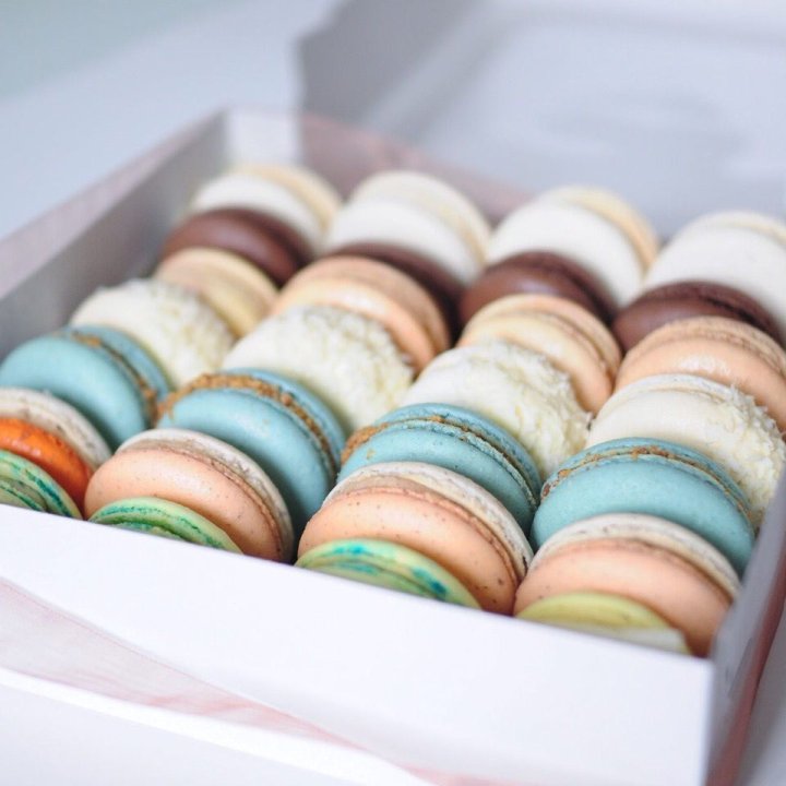 Коробка макаронс 25 шт. в Екатеринбурге