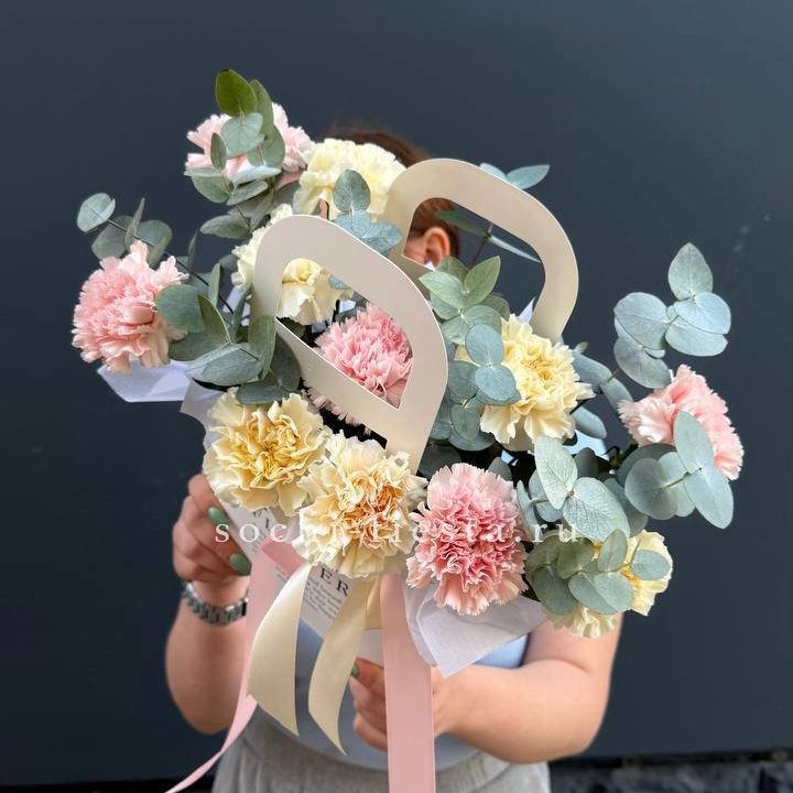 Сумочка из диантусов в Екатеринбурге