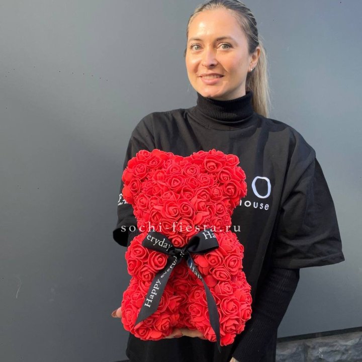 Медведь из роз красный в Екатеринбурге
