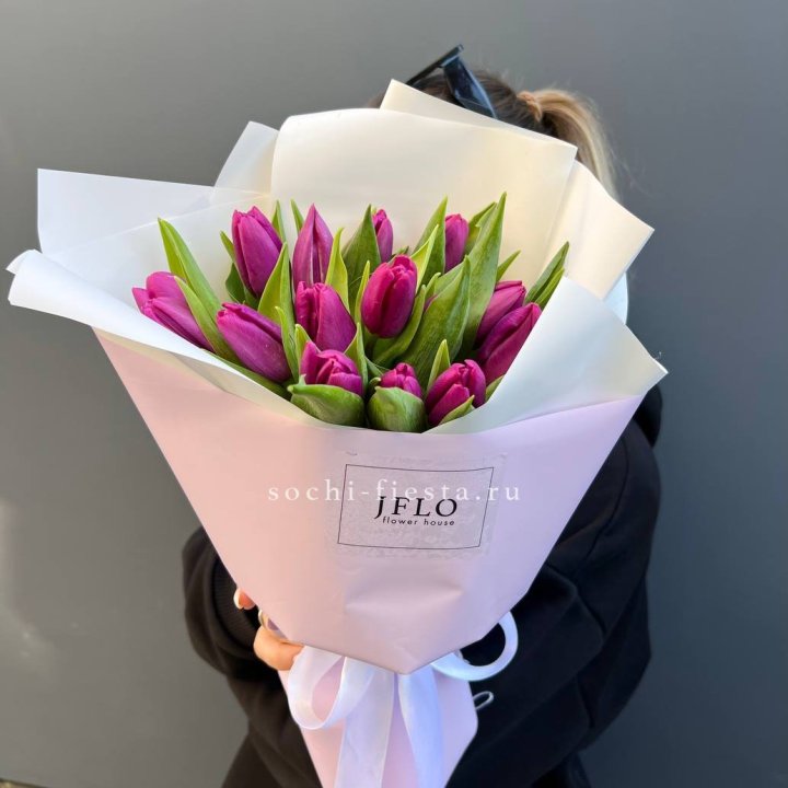 15 пурпурных тюльпанов в Екатеринбурге