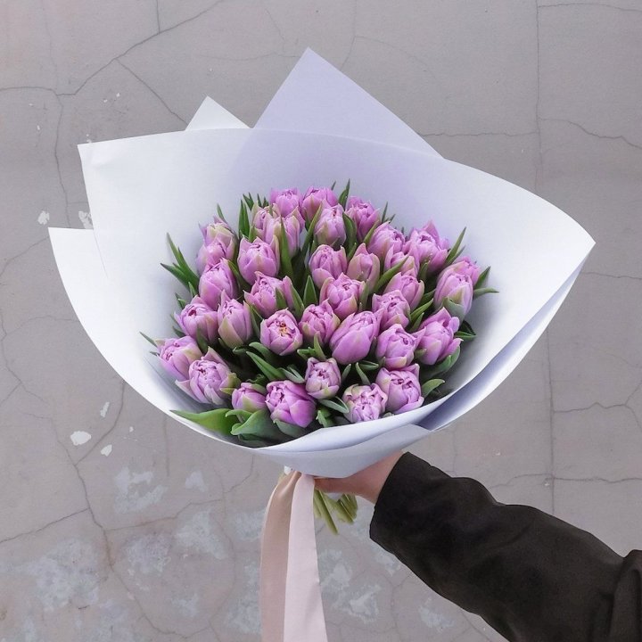 35 сиреневых тюльпанов в Екатеринбурге