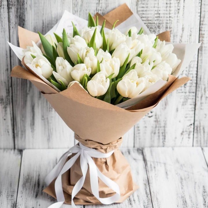 25 белых тюльпанов в Екатеринбурге