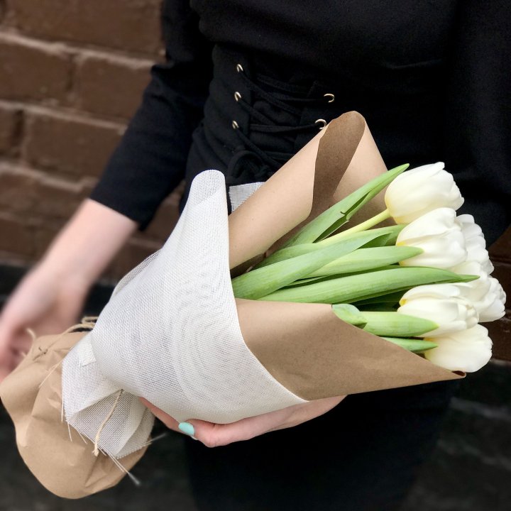 Букет белых тюльпанов в Екатеринбурге