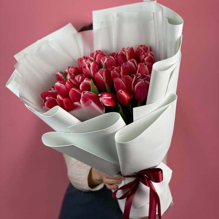 Букет красных тюльпанов в Екатеринбурге